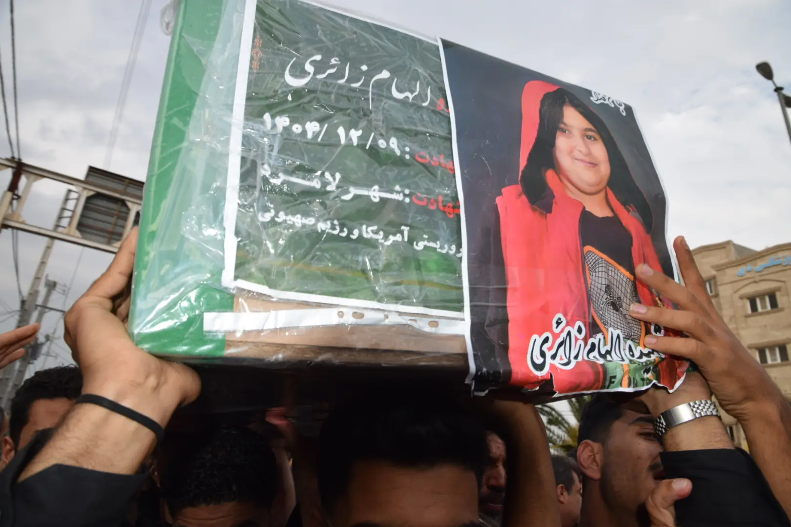 تشییع ٢١ شهید حادثه تروریستی ضدبشری آمریکا و اسرائیل در لامرد فارس/اعلام انزجار مردم لامرد از جنایت خونین آمریکا و اسرائیل