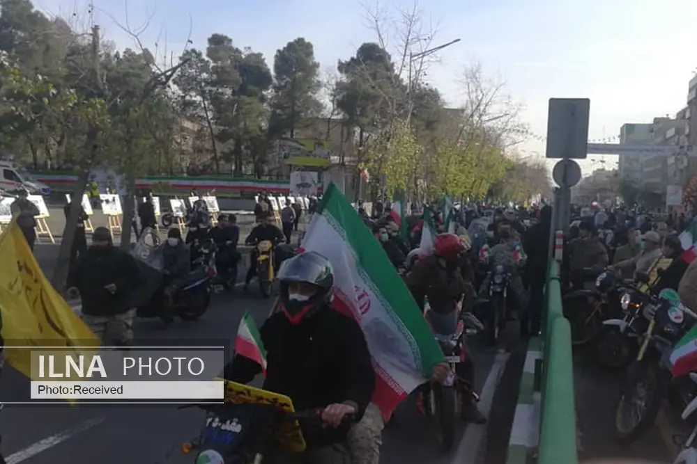 راهپیمایی نمادین سالگرد پیروزی انقلاب اسلامی برگزار شد+فیلم و عکس