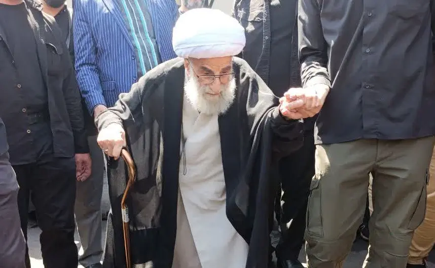 برگزاری مراسم تشییع پیکر رهبر شهید انقلاب در تهران/همه با پرچم‌های سرخ آمدند