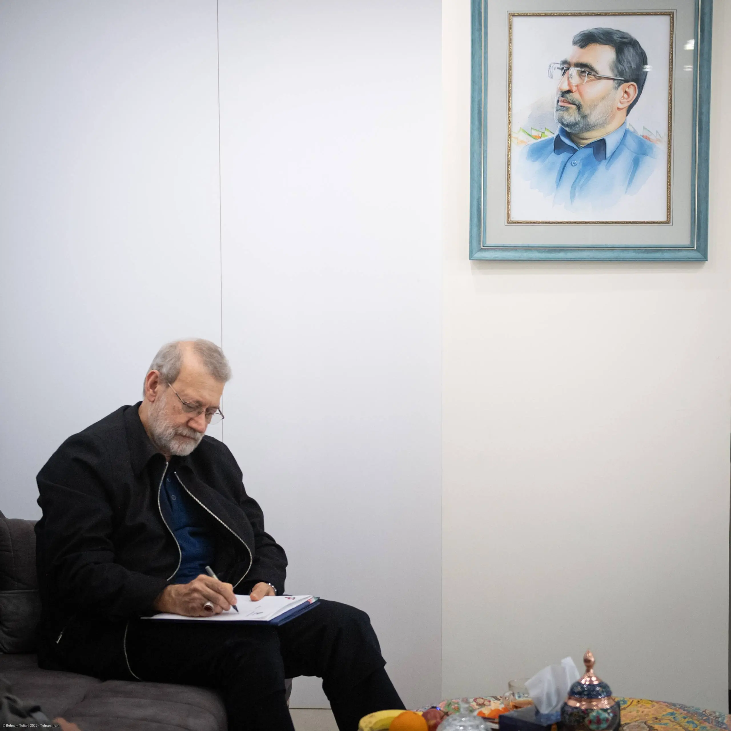 دیدار لاریجانی با خانواده شهیدان حاجی‌زاده و باقری 