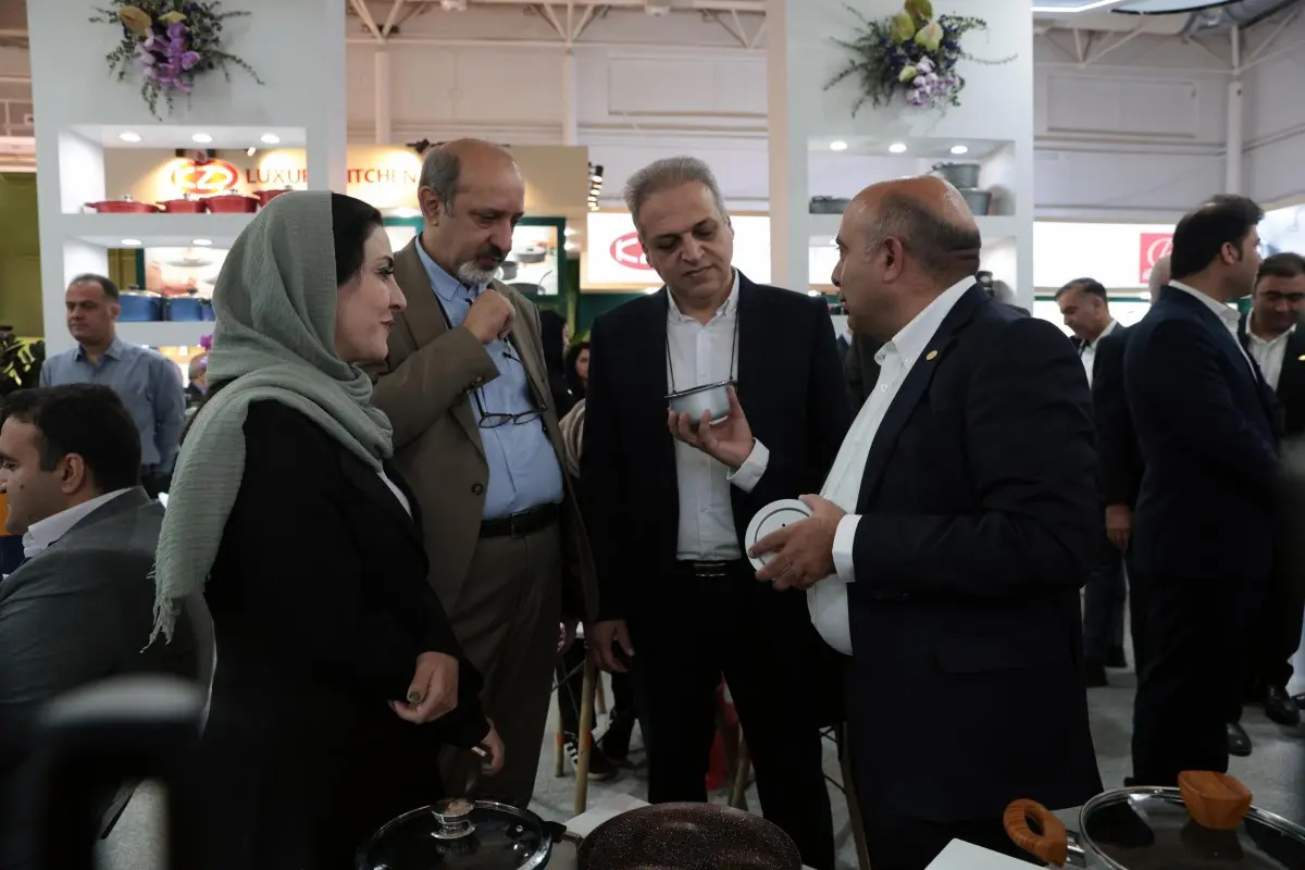 گزارش تصویری بازدید دبیر کل انجمن لوازم خانگی ایران و جمعی از مسئولین از بیستوپنجمین نمایشگاه بینالمللی لوازم خانگی در روز دوم