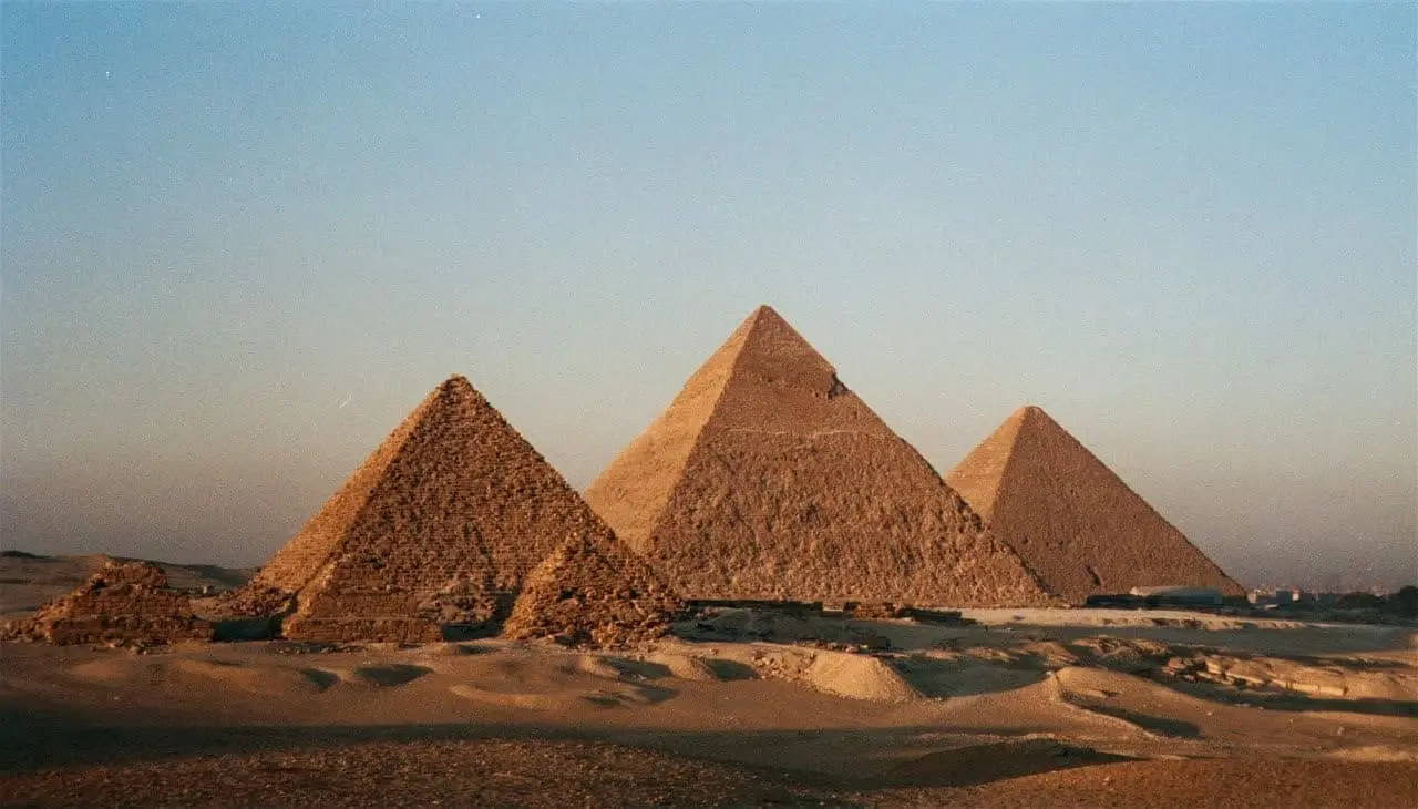سه هرم مصر یا دو هرم مصر؟