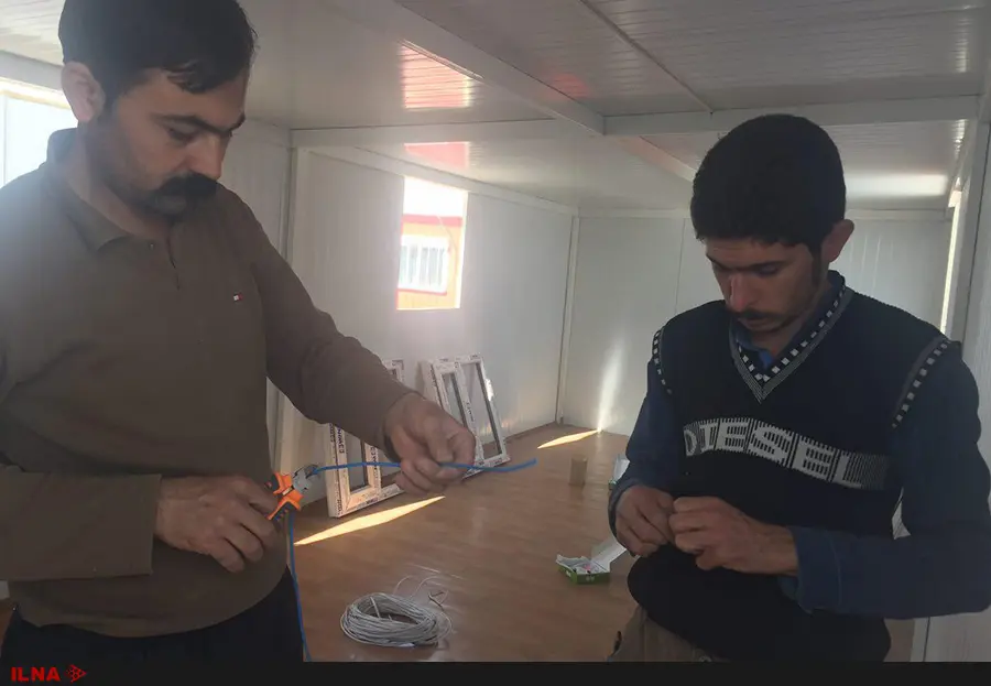 راهاندازی مدارس کانکسی توسط شورای هماهنگی تشکلهای صنفی فرهنگیان در مناطق زلزلهزده