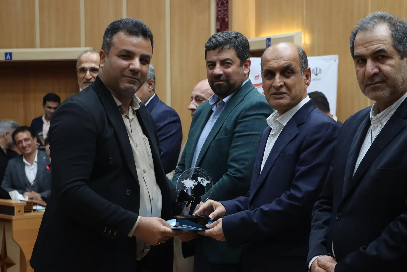 10 مدیر روابط عمومی برتر استان گیلان تجلیل شدند