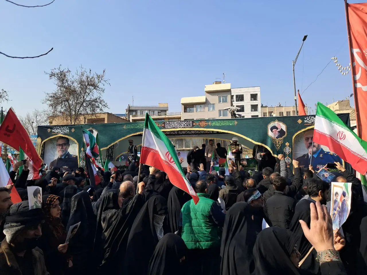 برگزاری مراسم تشییع فرماندهان شهید «جنگ رمضان»+ فیلم+ تصاویر