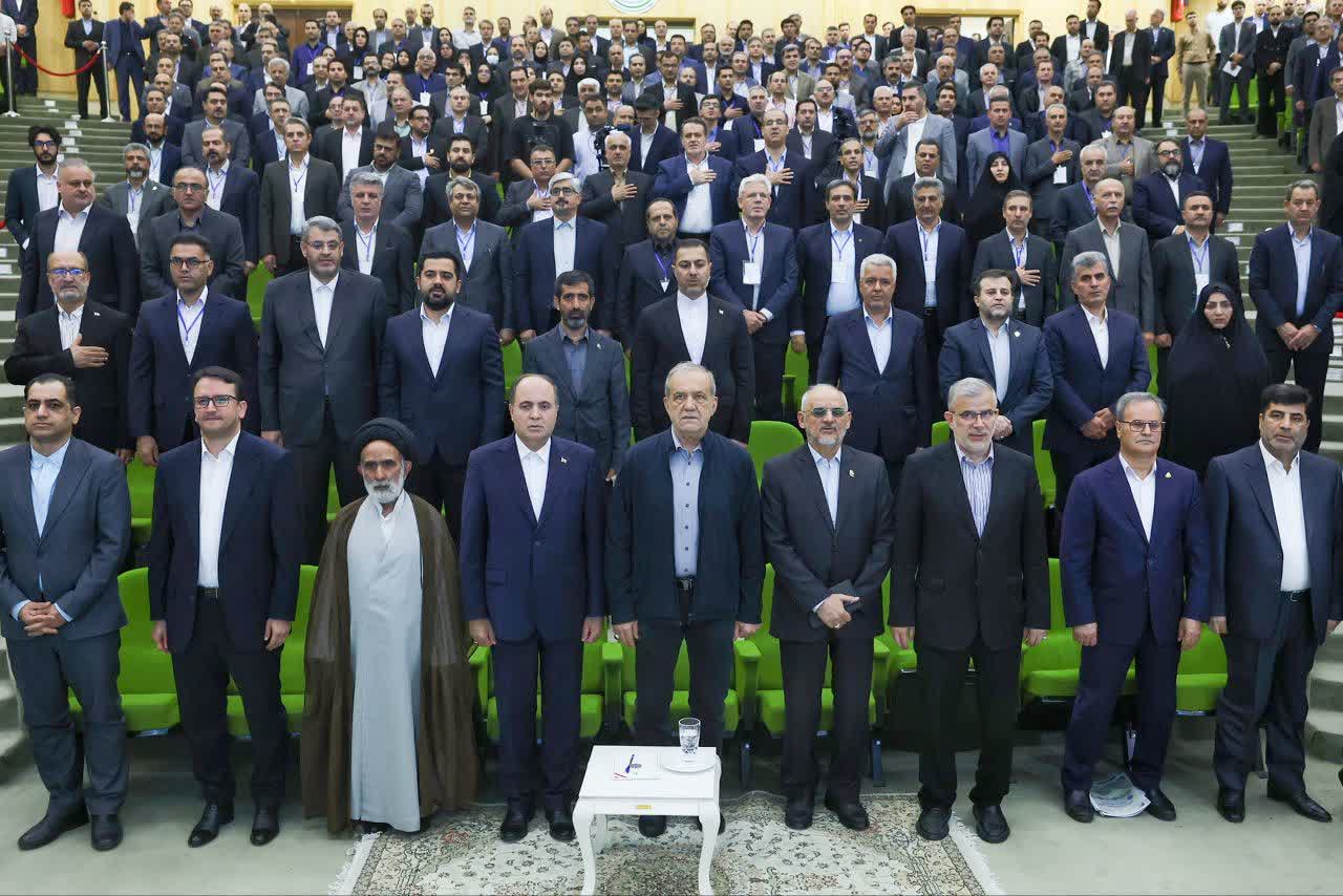نباید در برابر قلدریها سر خم کنیم/عقبماندگی در علم و بهرهوری پذیرفتنی نیست