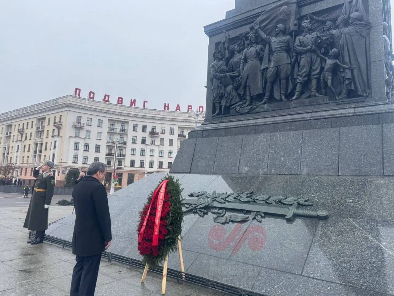 حضور وزیر امور خارجه در محل یادمان پیروزی در مینسک