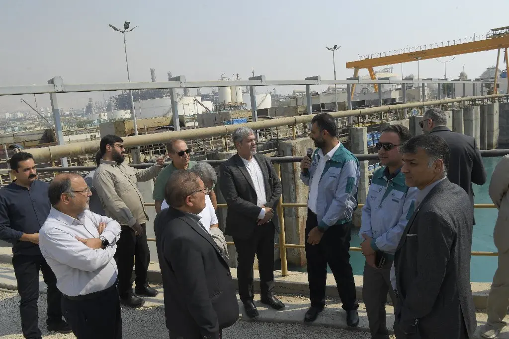 سایه سیاست بر شعله صنعت