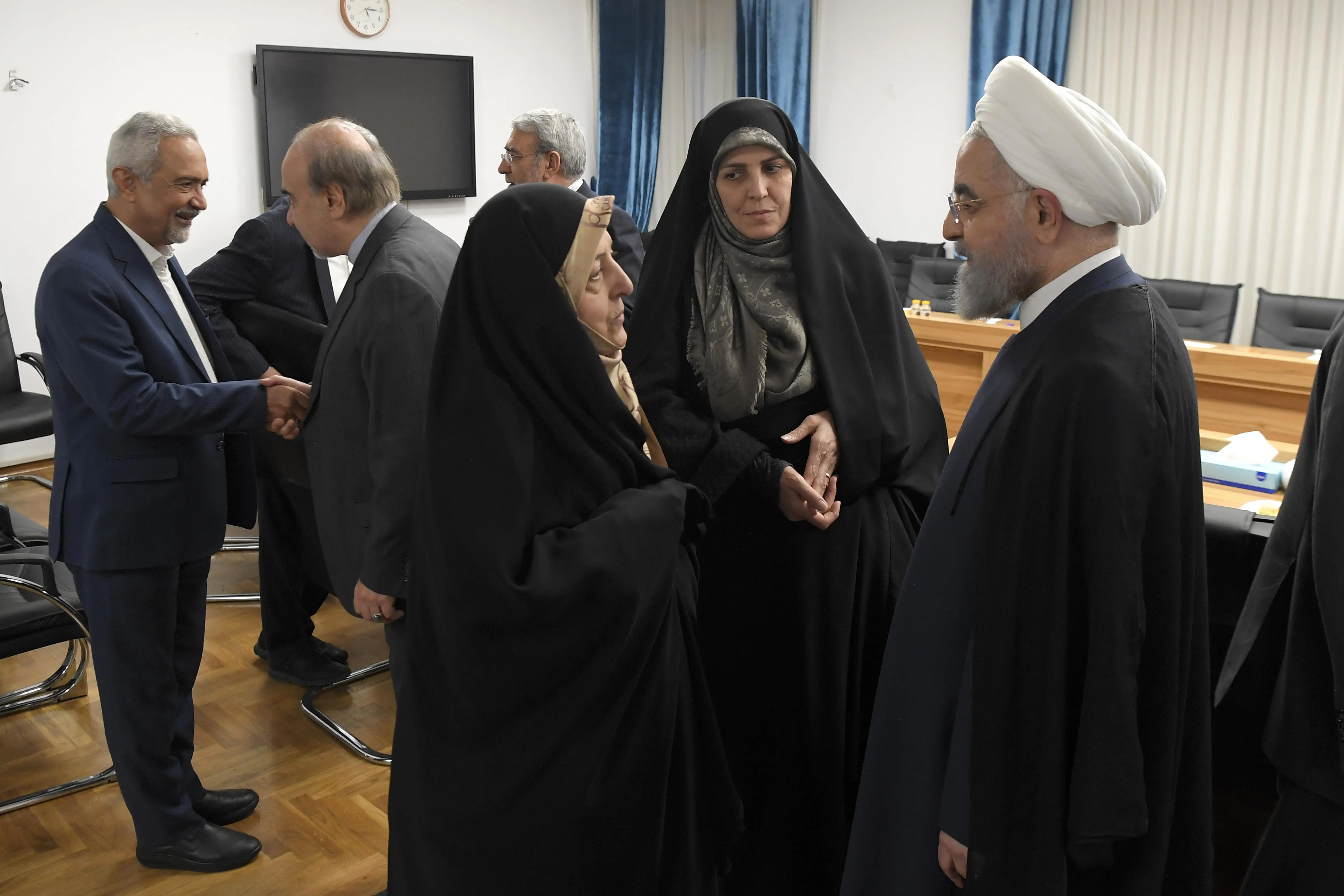 تصاویر دیدار جمعی از وزیران و معاونان سابق با روحانی