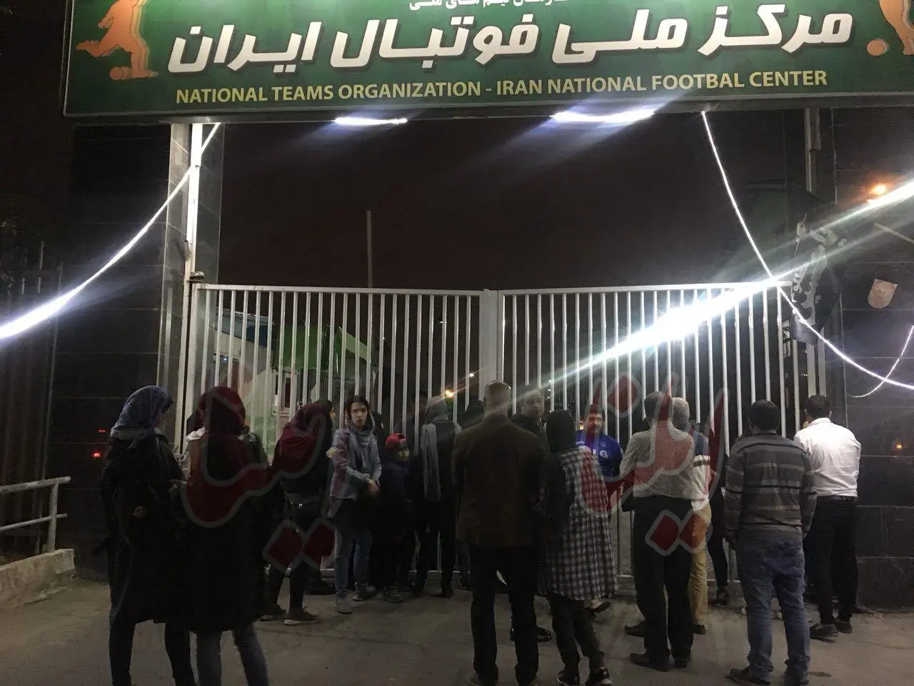 گزارش زنده از حضور بانوان در ورزشگاه آزادی (تصاویر)