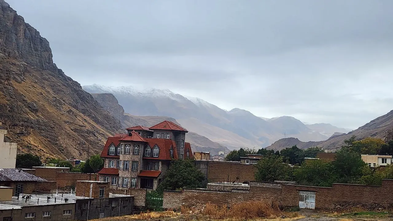 بارش برف ارتفاعات ماکو لحظاتی قبل/عکس