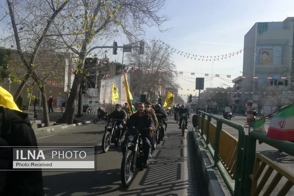 راهپیمایی نمادین سالگرد پیروزی انقلاب اسلامی برگزار شد+فیلم و عکس