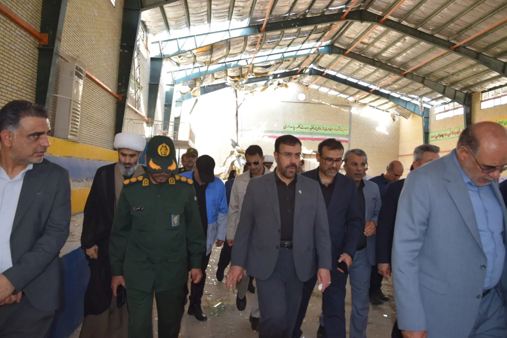 بازدید استاندار فارس از محل حمله موشکی آمریکا به لامرد؛ تأکید بر حفظ آثار جنایت و پیگیری حقوقی