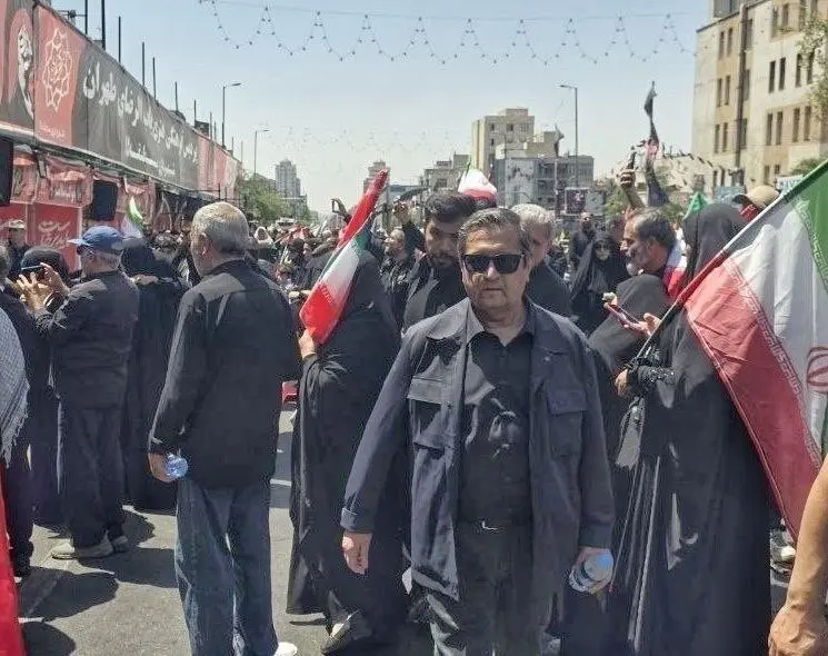 برگزاری مراسم تشییع پیکر رهبر شهید انقلاب در تهران/همه با پرچم‌های سرخ آمدند