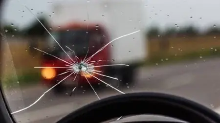 ۵ نکته طلایی برای جلوگیری از ترک خوردن شیشه خودرو در فصل سرما