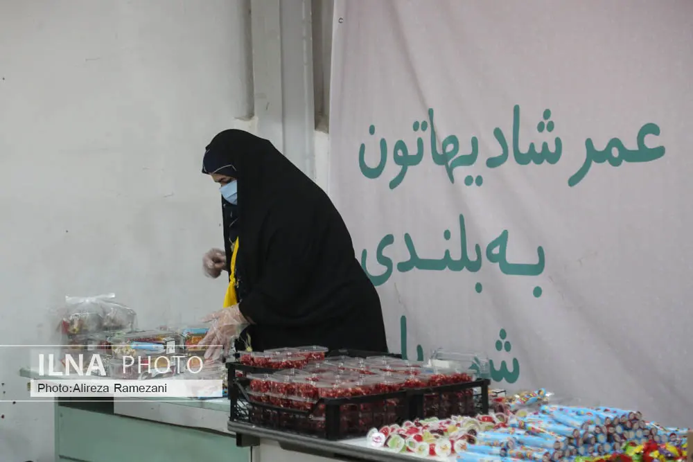برگزاری آیین «مهر یلدا» برای کودکان کار و خیابان/ توزیع بسته‌های آجیل، تنقلات و شال و کلاه + عکس