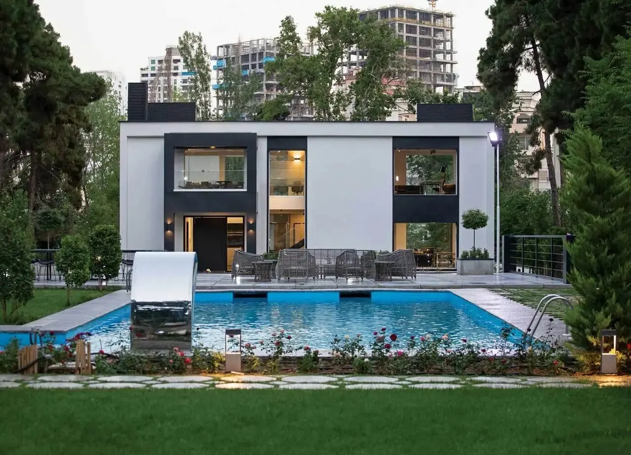 تصاویر ساختمان اداری لوکس در قلب باغ ۵ هزار متری تهران