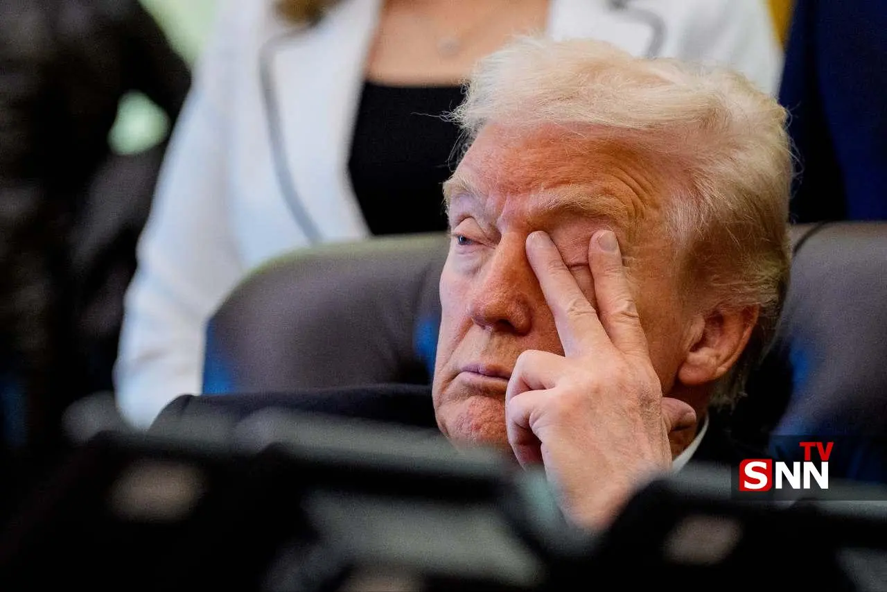 ترامپ در دفتر بیضی کاخ سفید به خواب رفت! + عکس