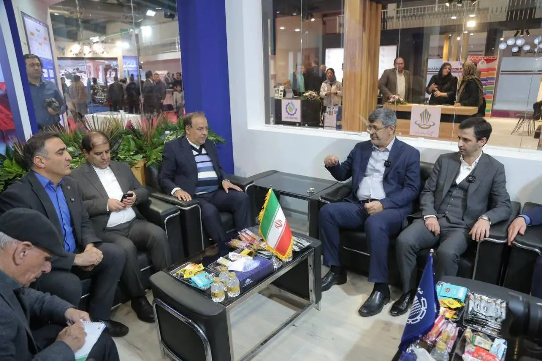 حضور استاندار یزد در غرفه چادرملو در دوازدهمین نمایشگاه فنبازار یزد