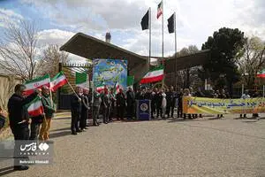 زنجیره انسانی مردم کرمانشاه در مقابل نیروگاه برق بیستون + عکس