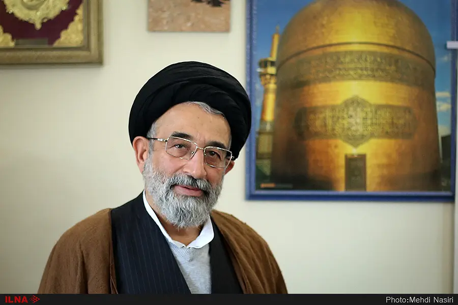 لکنت زبان جامعه برای بیان دیدگاههایش باید از بین برود/ مسئولان به جای پاسخگویی به توجیه بسنده میکنند/ میخواهیم در چارچوب نظام قدم برداریم