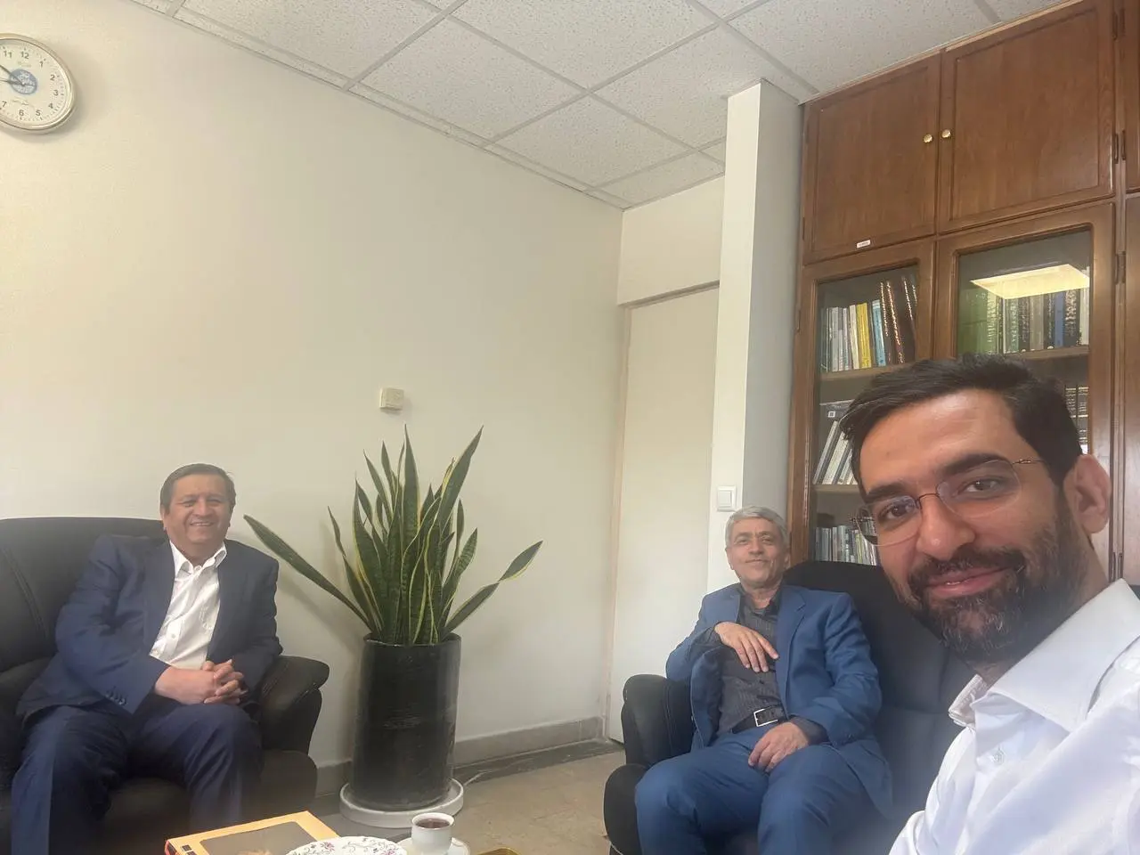  آذری جهرمی تصویری از خود در کنار طیب نیا و همتی منتشر کرد