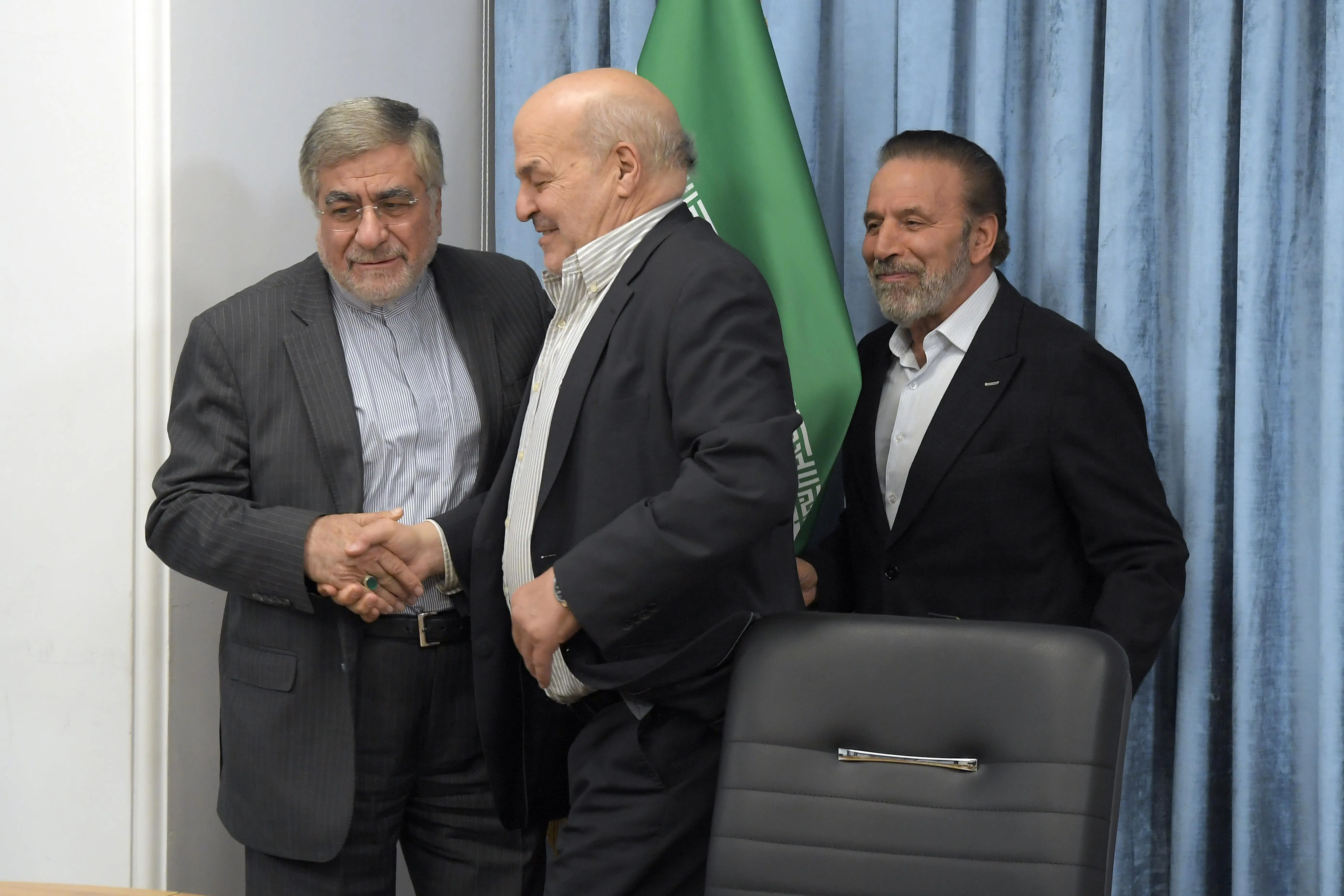 تصاویر دیدار جمعی از وزیران و معاونان سابق با روحانی