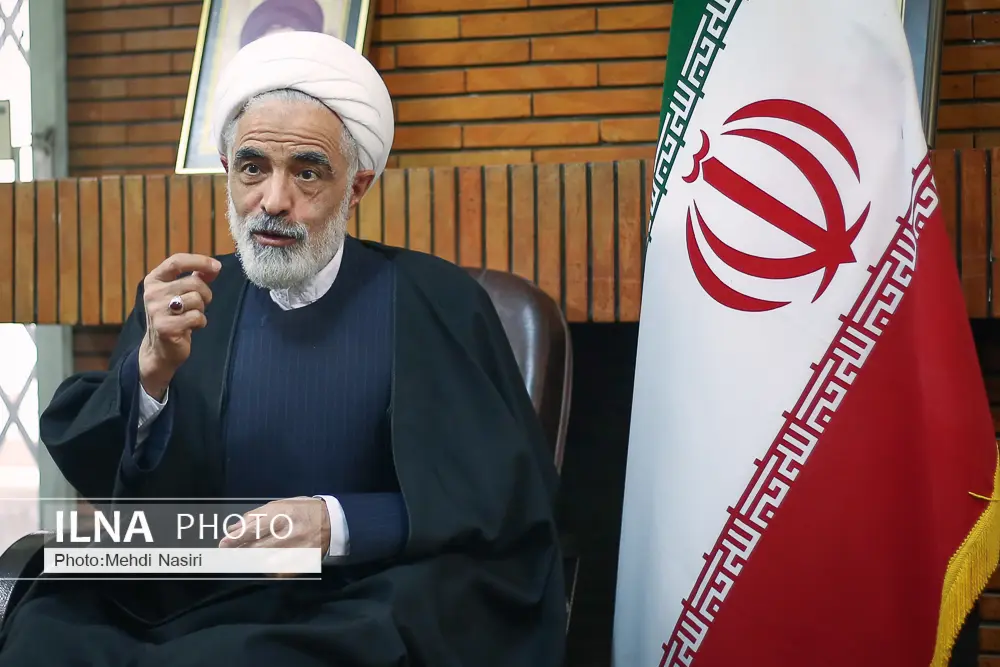 اگر قرار بود زور و تحکم را بپذیریم، انقلاب نمیکردیم/ صدا و سیما از الان دیدگاه جریانهای سیاسی را منعکس کند، نه شب انتخابات/ صندوقهای آرا و انتخابات، ناموس سیاسی کشور است