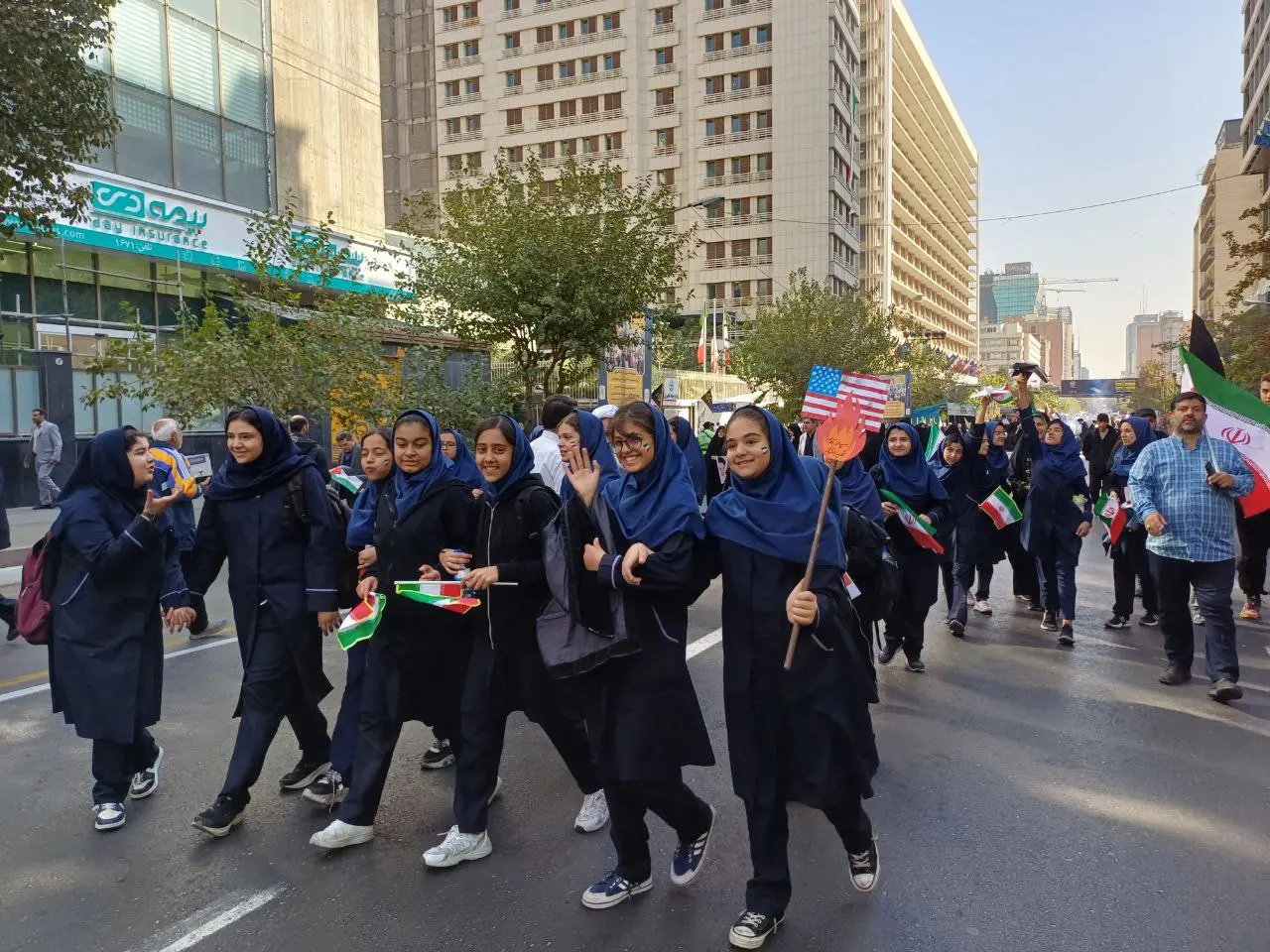 برگزاری راهپیمایی ۱۳ آبان در تهران + تصاویر 