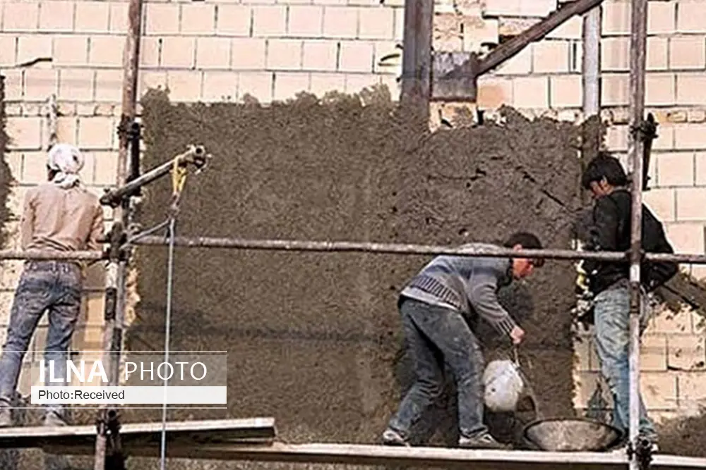 کارگران ایرانی برای روزی ۳۰۰ هزار تومان به کردستان عراق میروند/ "مهاجران" در سلیمانیه و اربیل چطور روزگار میگذرانند؟