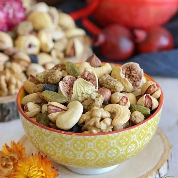 رازهای پنهان در آجیل شب یلدا: هر مغز نماد چیست و چطور آرزوهایتان را برآورده میکند؟