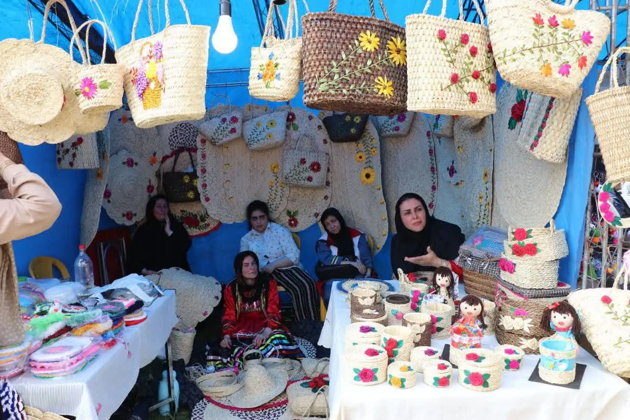 گزارش تصویری اولین جشنواره فرهنگی برداشت محصولات کشاورزی با معرفی توت فرنگی پیربازار