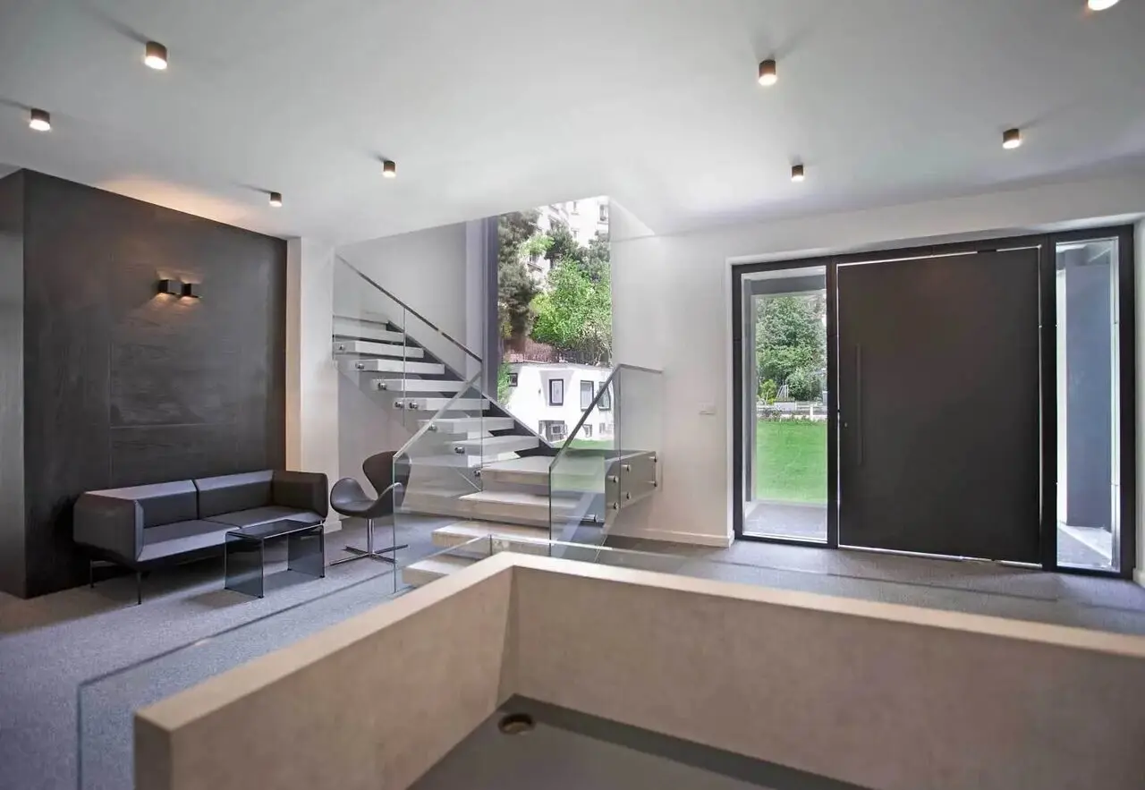 تصاویر ساختمان اداری لوکس در قلب باغ ۵ هزار متری تهران