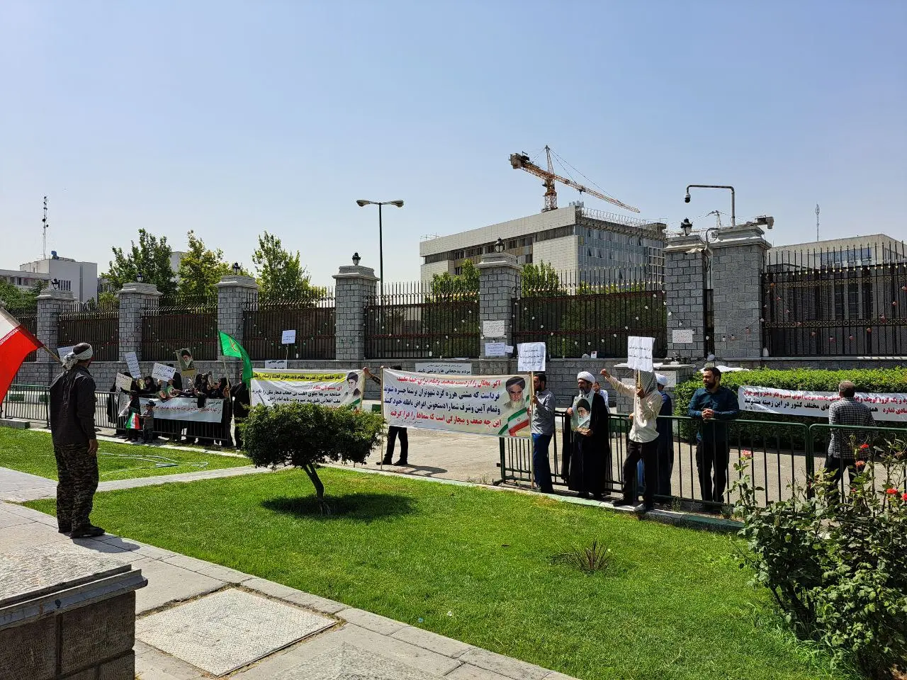 تجمع امروز معترضان وضعیت حجاب در مقابل مجلس+ویدیو
