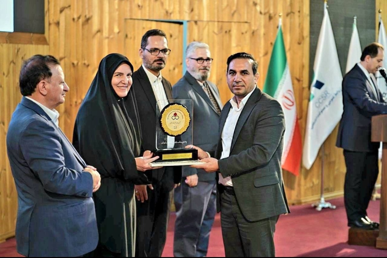 نشان «سفیر مسئولیت اجتماعی» بر سینه مدیرعامل پتروشیمی ایلام