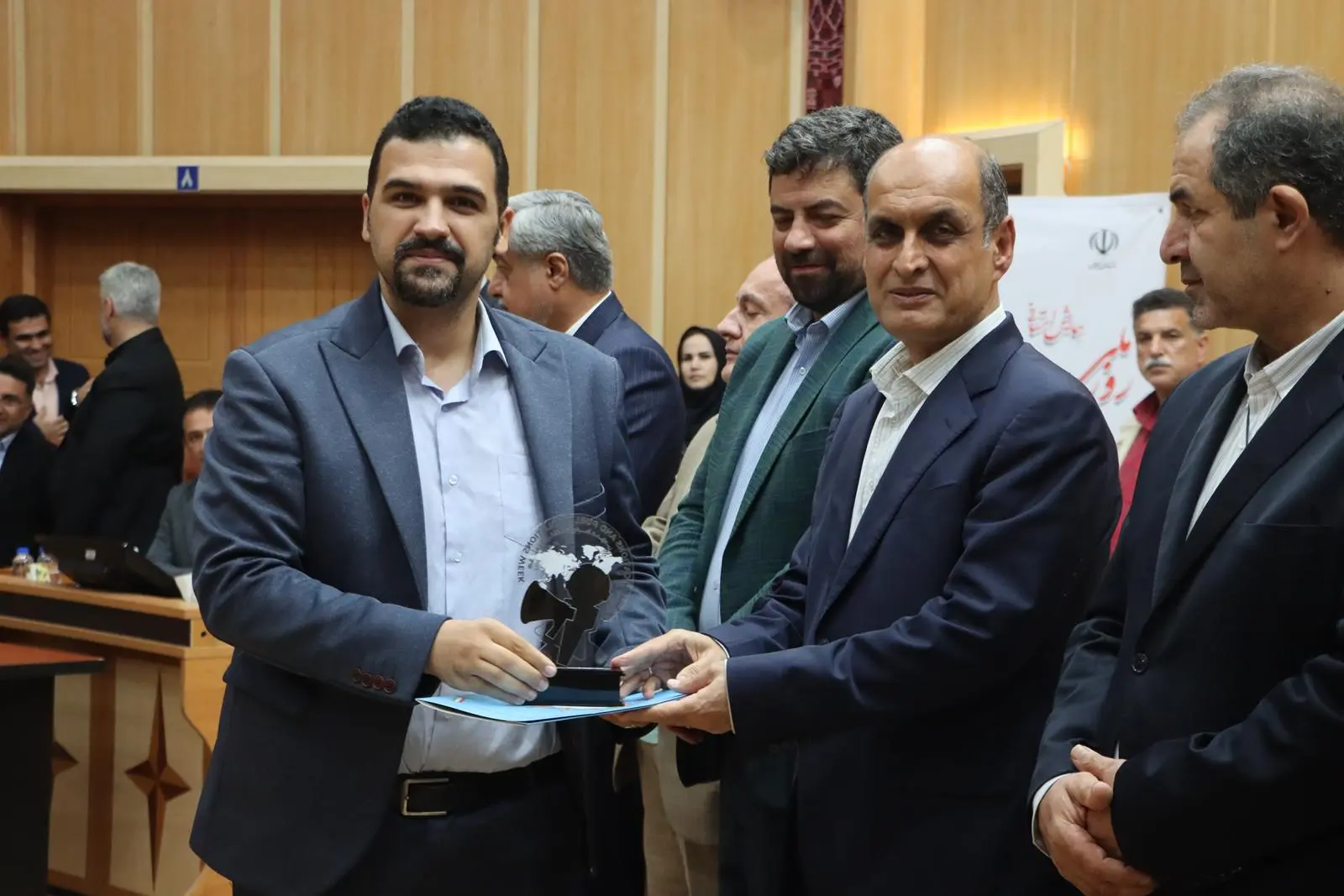10 مدیر روابط عمومی برتر استان گیلان تجلیل شدند