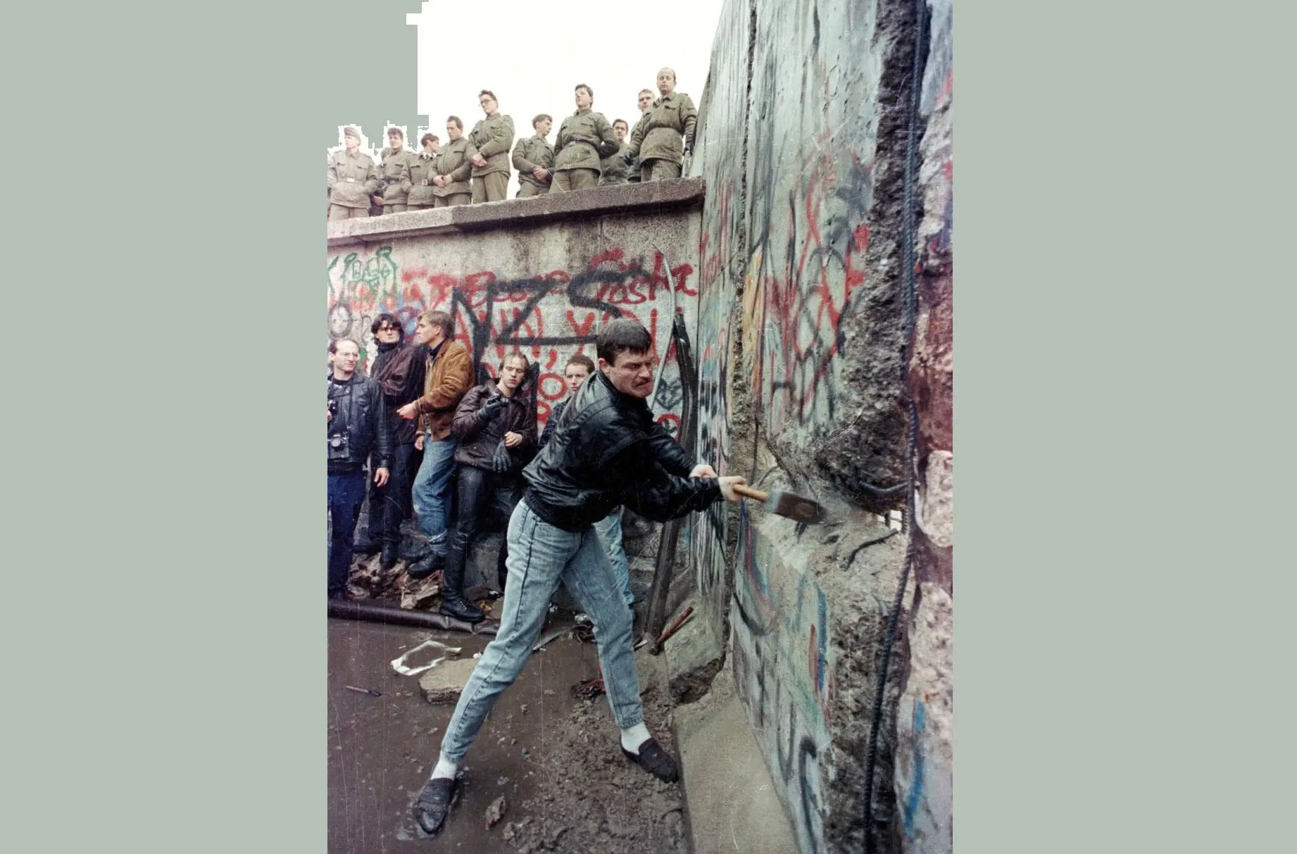 عجیبترین عکسهای خبری چهل سال گذشته/ لحظاتی که تاریخ را متوقف کردند!