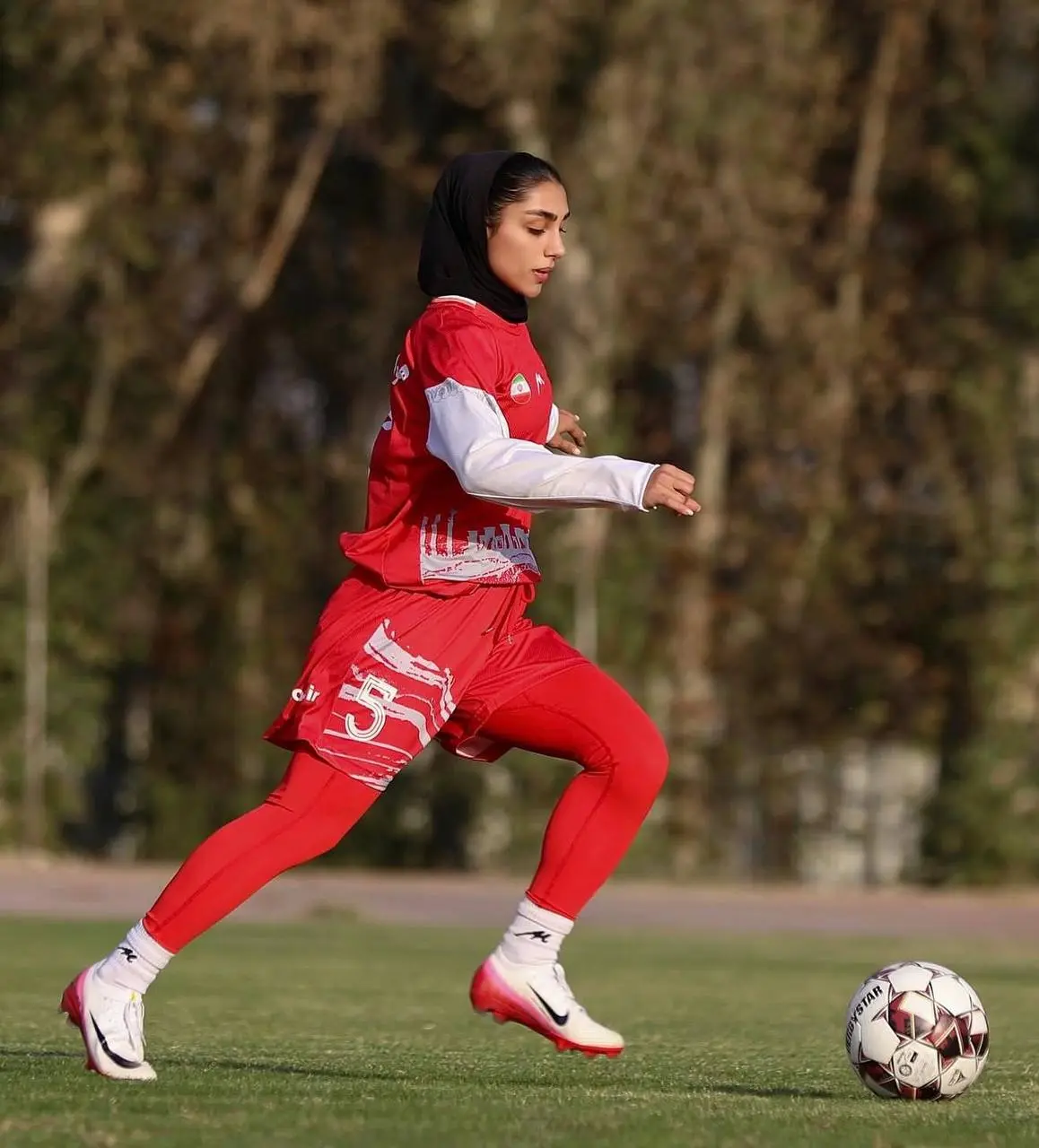 ازدواج رسمی مدافع پرسپولیس با مدافع نساجی (عکس)