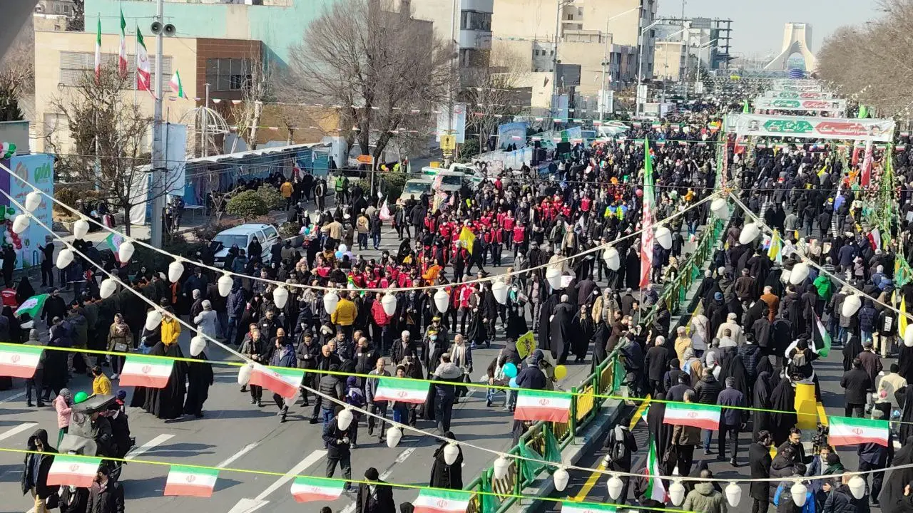 برگزاری جشن ۴۶ سالگی انقلاب ایران با حضور گسترده مردم+فیلم و عکس