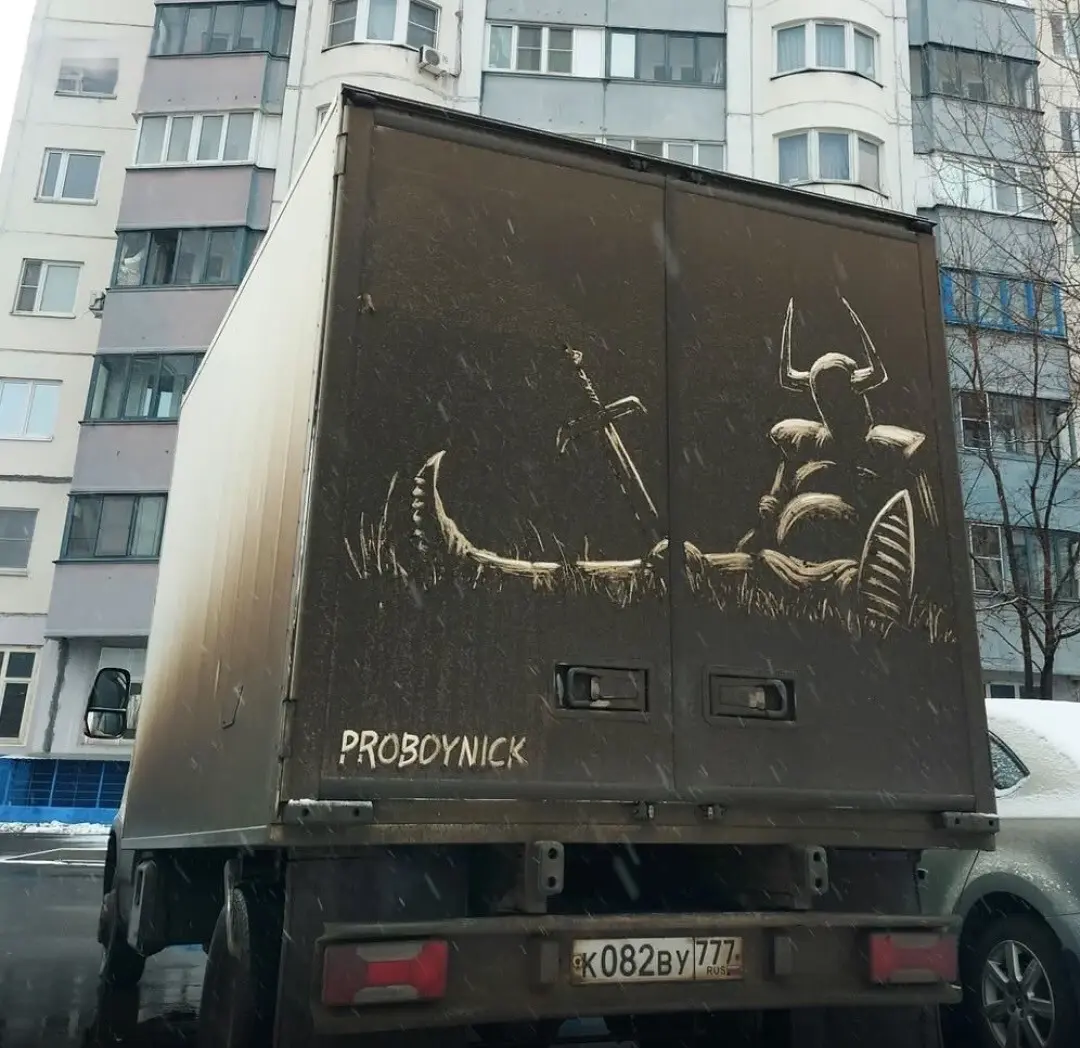 هنرمند روس از گرد و غبار، بوم می‌سازد + عکس