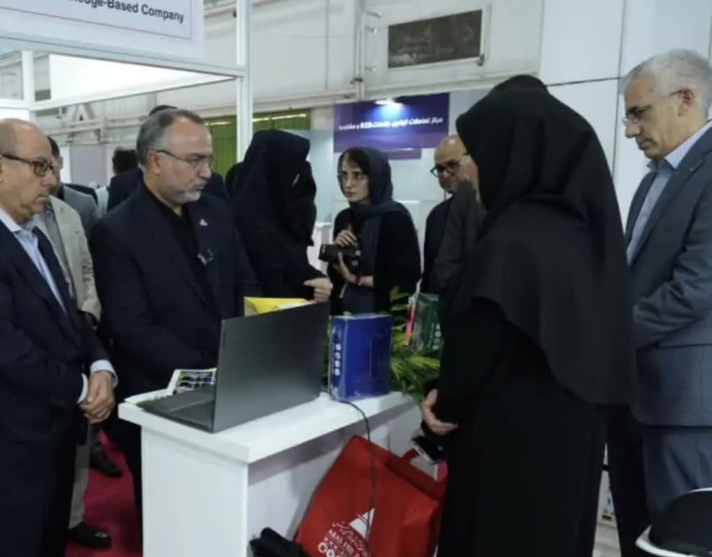 حضور معاون دبیرخانه شوایعالی مناطق آزاد در غرفه ارس نمایشگاه ایران زیر ساخت