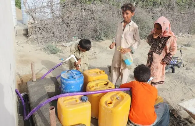 مخالفت عضو شورای عالی آب با انتقال آب دریای عمان به تهران/ نماینده چابهار: چرا فقط برای تهران پول هست؟! / ۷۰ درصد چابهار آب ندارد