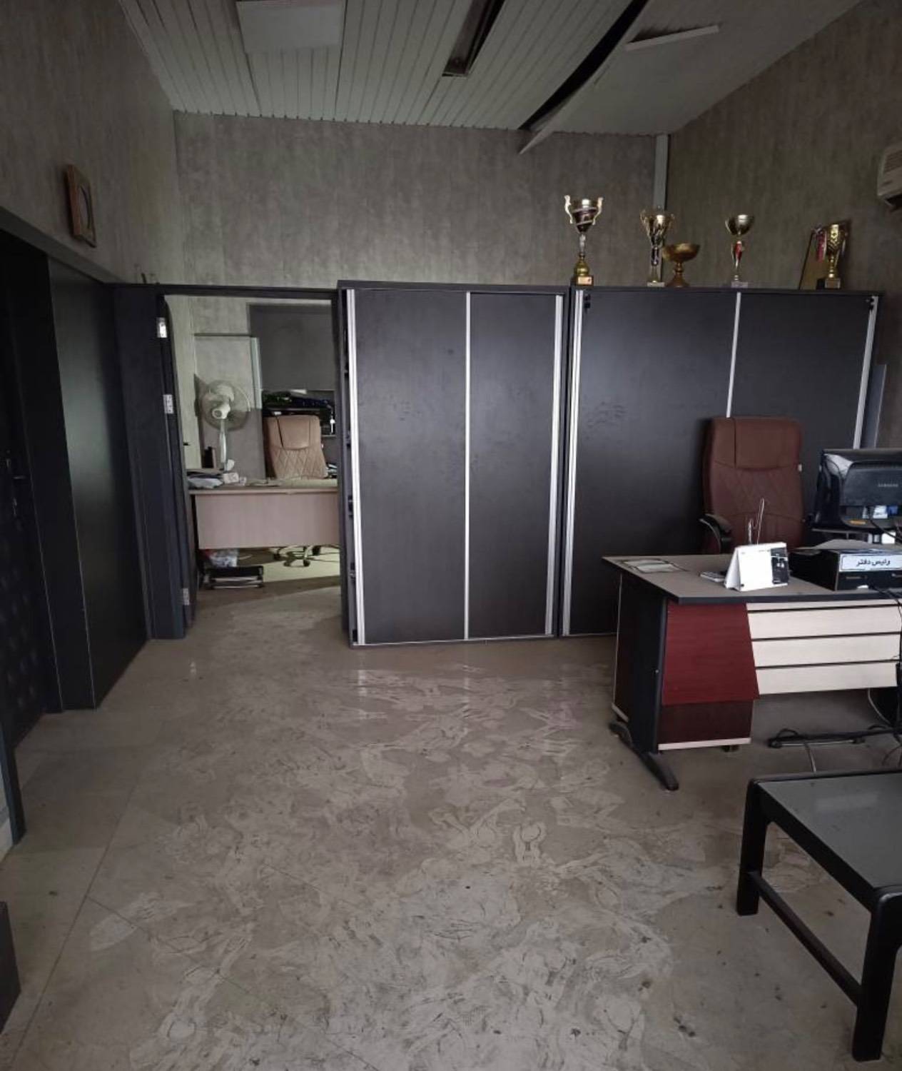 ساختمان فدراسیون هاکی در مجموعه ورزشی انقلاب آسیب دید