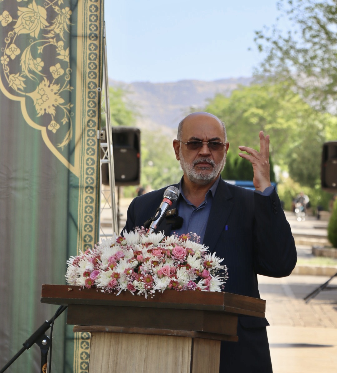 قرآن دروازه قرآن در «روز شیراز »تعویض شد/ تجدید پیمان با فرهنگ قرآنی