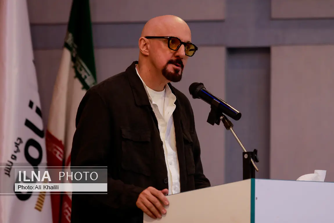 رونمایی از مجموعه شعر سعید امکانی؛ «بهار همینجا پشت چراغ قرمز سبز خواهد شد» + عکس