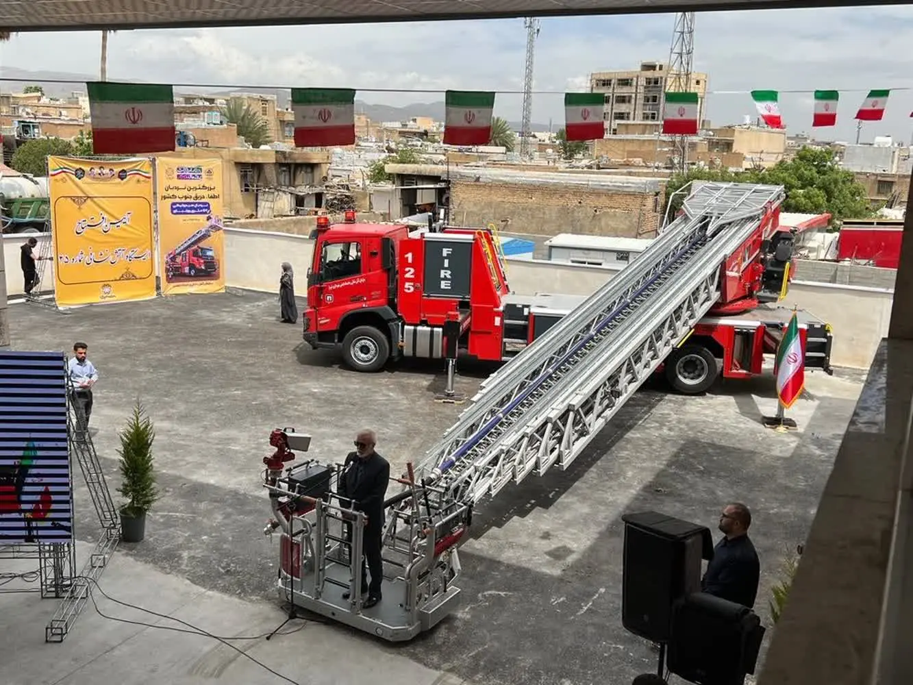 رونمایی از نردبان ۵۶ متری و افتتاح ایستگاه ۲۵ آتشنشانی شیراز