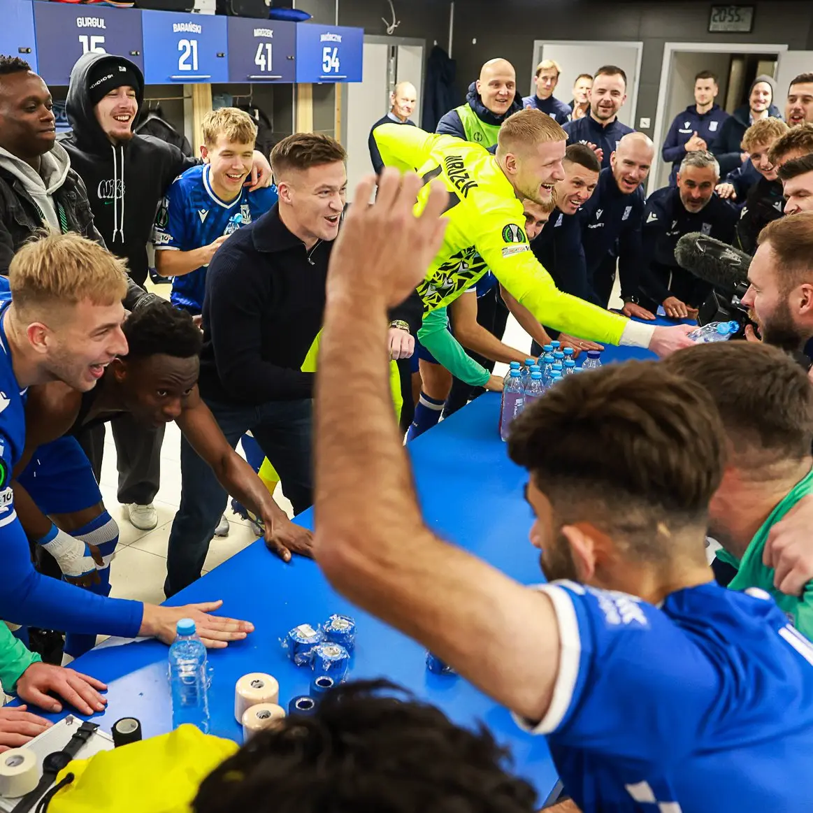 شادی ستاره ایرانی و یارانش بعد از پیروزی در لیگ کنفرانس