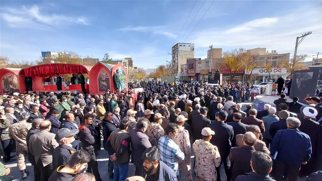 حضور همکاران ذوب آهنی در مراسم تشییع پیکرهای مطهر شهدای گمنام در زرین شهر