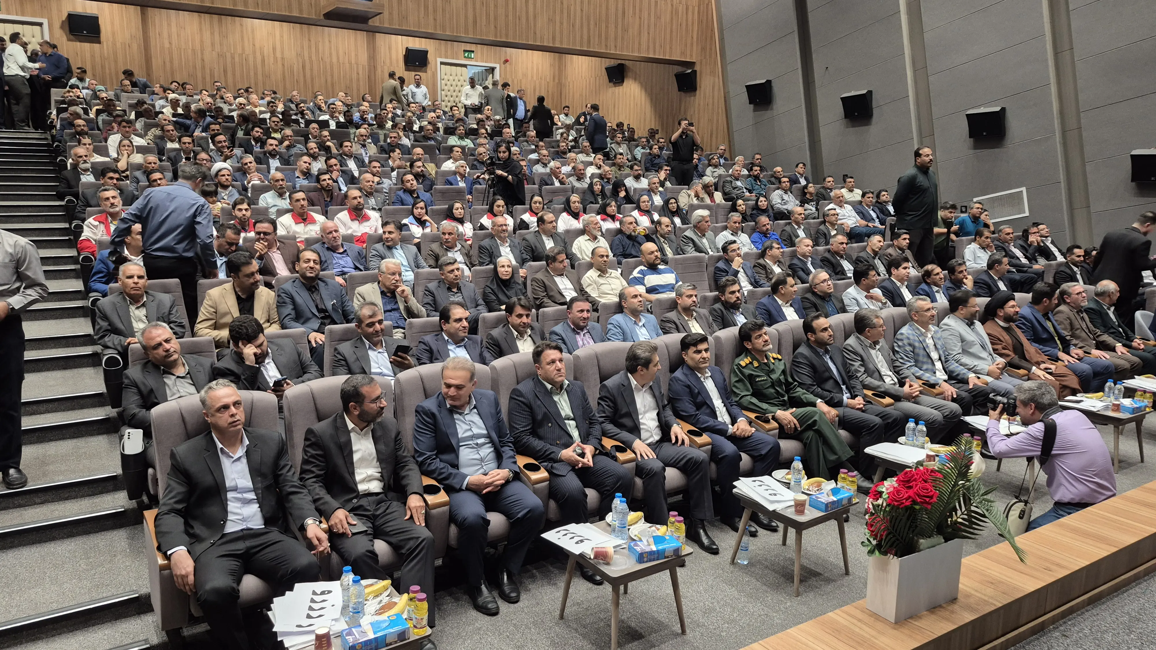 صدرا دیگر ظرفیت حاشیهسازی و جناحبازی ندارد/ آزمون و خطاهای شیراز نباید در صدرا تکرار شود