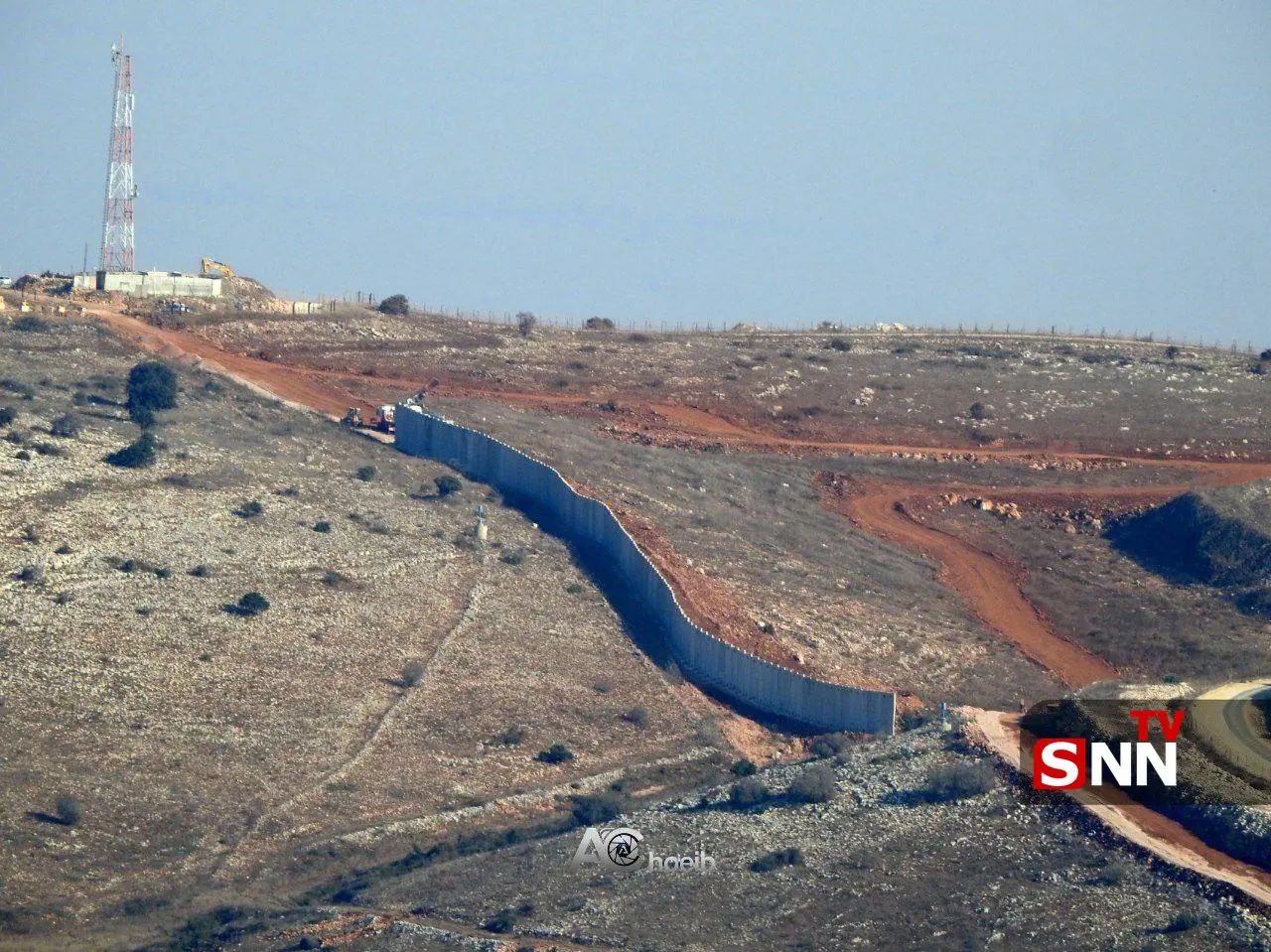 آغاز ساخت دیوار در مناطق اشغال شده فلسطین توسط صهیونیست ها+عکس